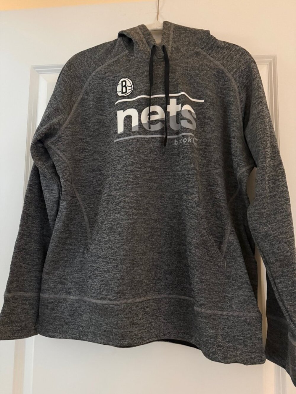 BROOKLYN NETS GRAY HODDIE WITH DRAWSTRING & POCKET - L - BRAND NEW